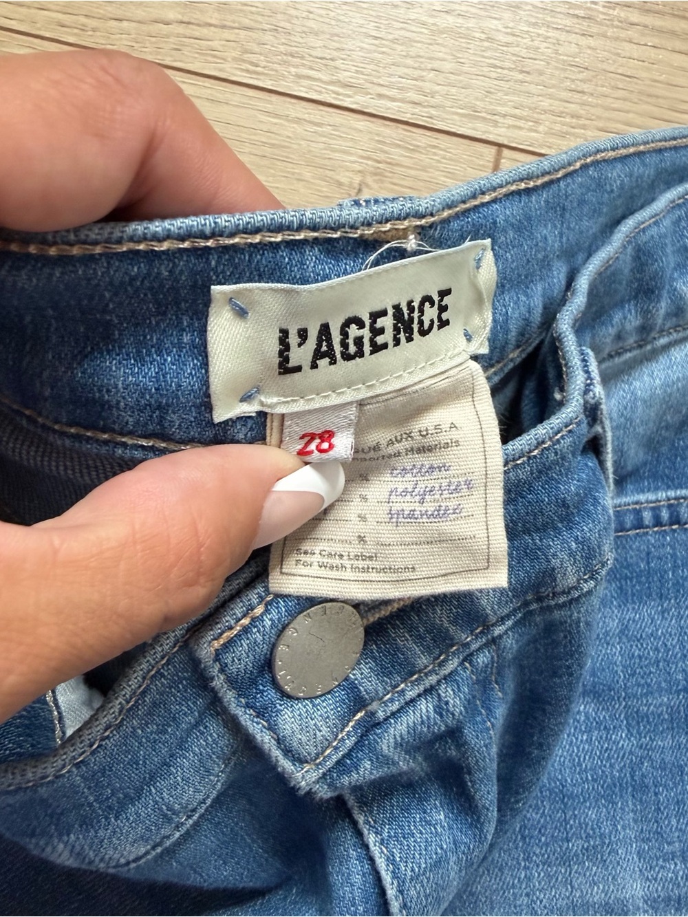L'AGENCE Zoe Raw Hem Jean Shorts Size 28 - Picture 5 of 7